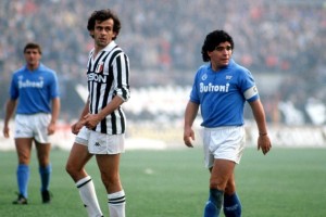 Bildnummer: 00744847 Datum: 09.11.1986 Copyright: imago/Buzzi Michel Platini (li., Juve) und Diego Armando Maradona (Napoli); Vdig, quer Serie A 1986/1987, 1. Italienische Liga, Juventus Turin - SSC Neapel 1:3 Neapel Fußball Herren Mannschaft Italien Gruppenbild Aktion Personen
