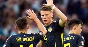 Gilmour vede l’esordio da titolare, Napoli: doppio scotch scozzese Gilmour e McTominay