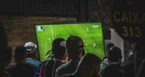 Dalle figurine Panini alle piattaforme digitali: come è cambiato il rapporto con il calcio