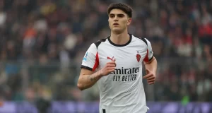 Fastidio alla tibia per Kean, risentimento al flessore per Bartesaghi, Calafiori apre al ritorno alla Roma